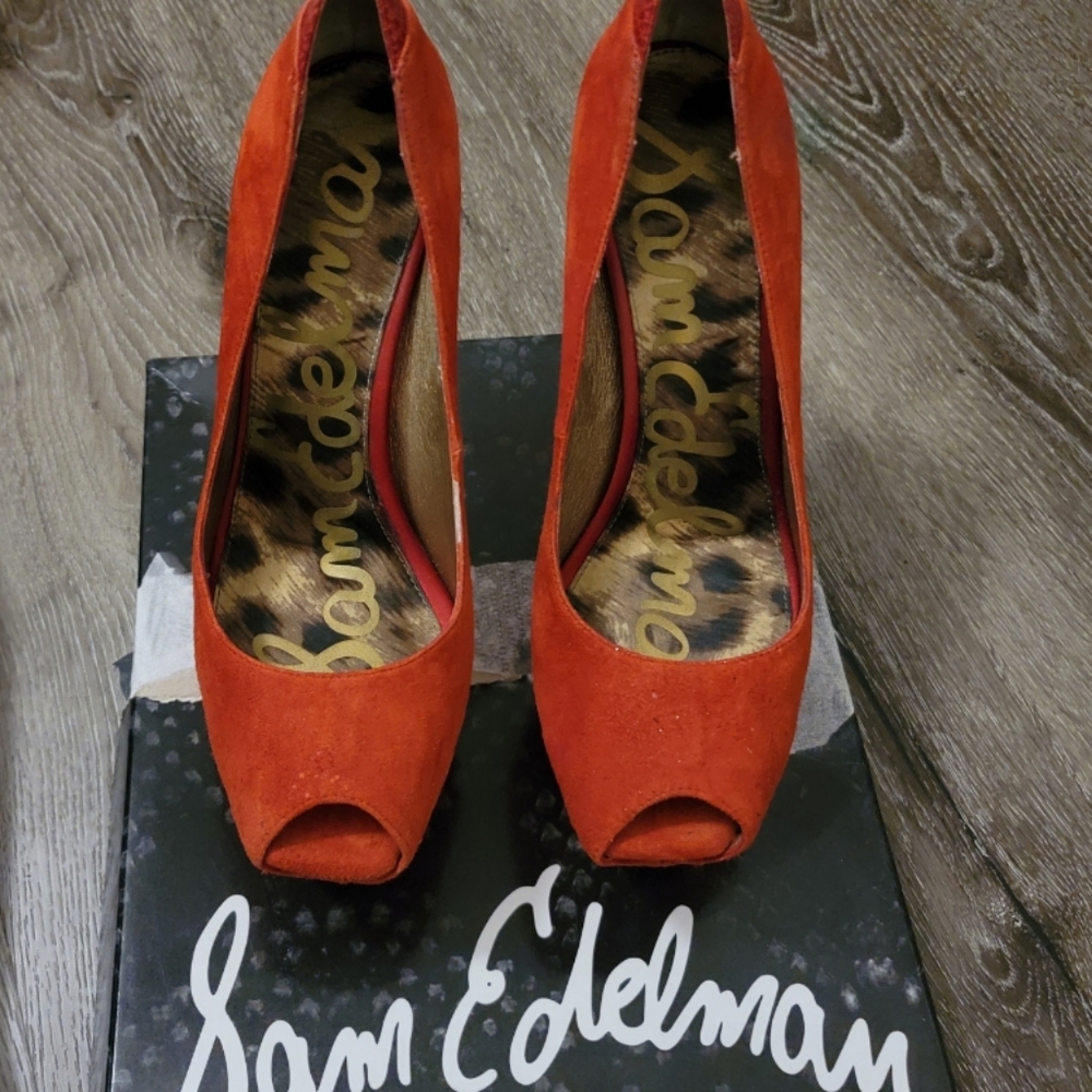 Shoes - Picture 2 of 6